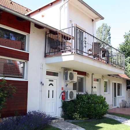 Rev Apartman ตีฮานี ภายนอก รูปภาพ