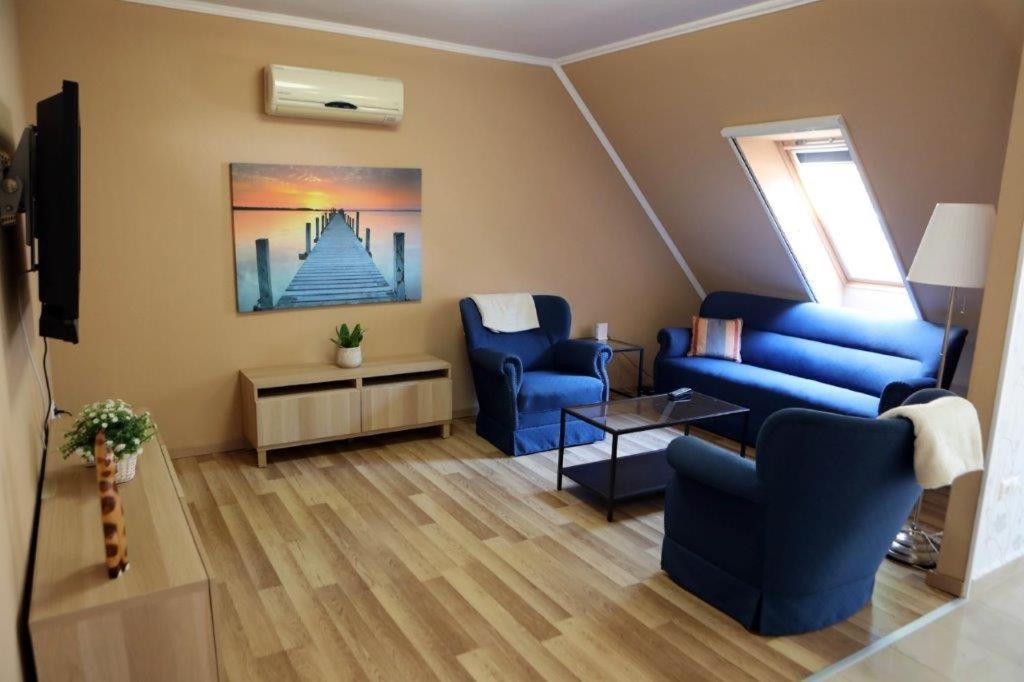 Rev Apartman ตีฮานี ภายนอก รูปภาพ