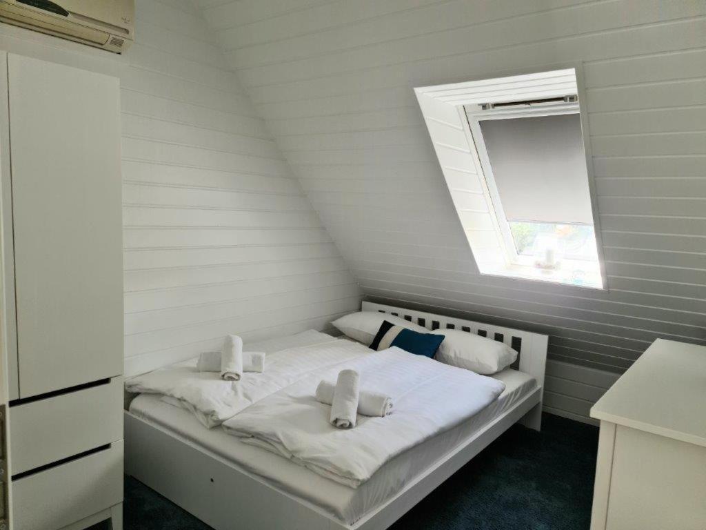 Rev Apartman ตีฮานี ภายนอก รูปภาพ